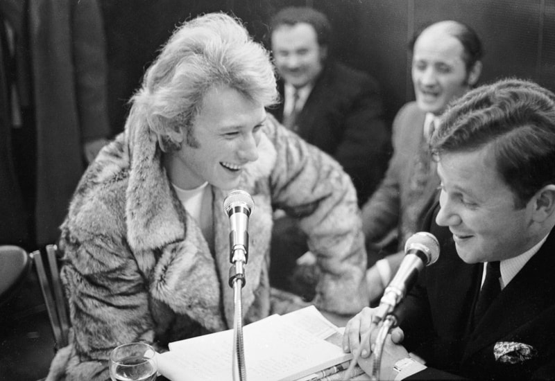 Rétrospective Stylistique Avec 51 Looks De Johnny Hallyday