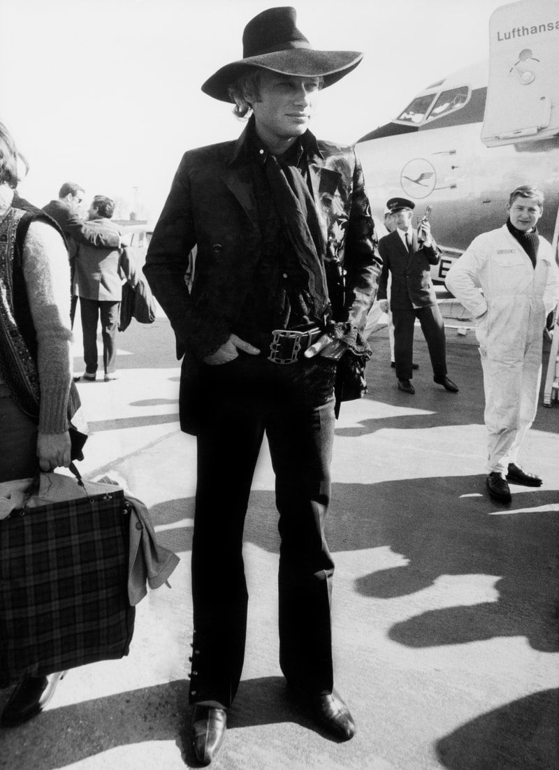 Rétrospective Stylistique Avec 51 Looks De Johnny Hallyday