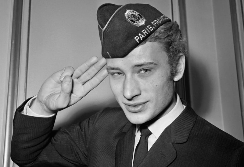 Rétrospective Stylistique Avec 51 Looks De Johnny Hallyday