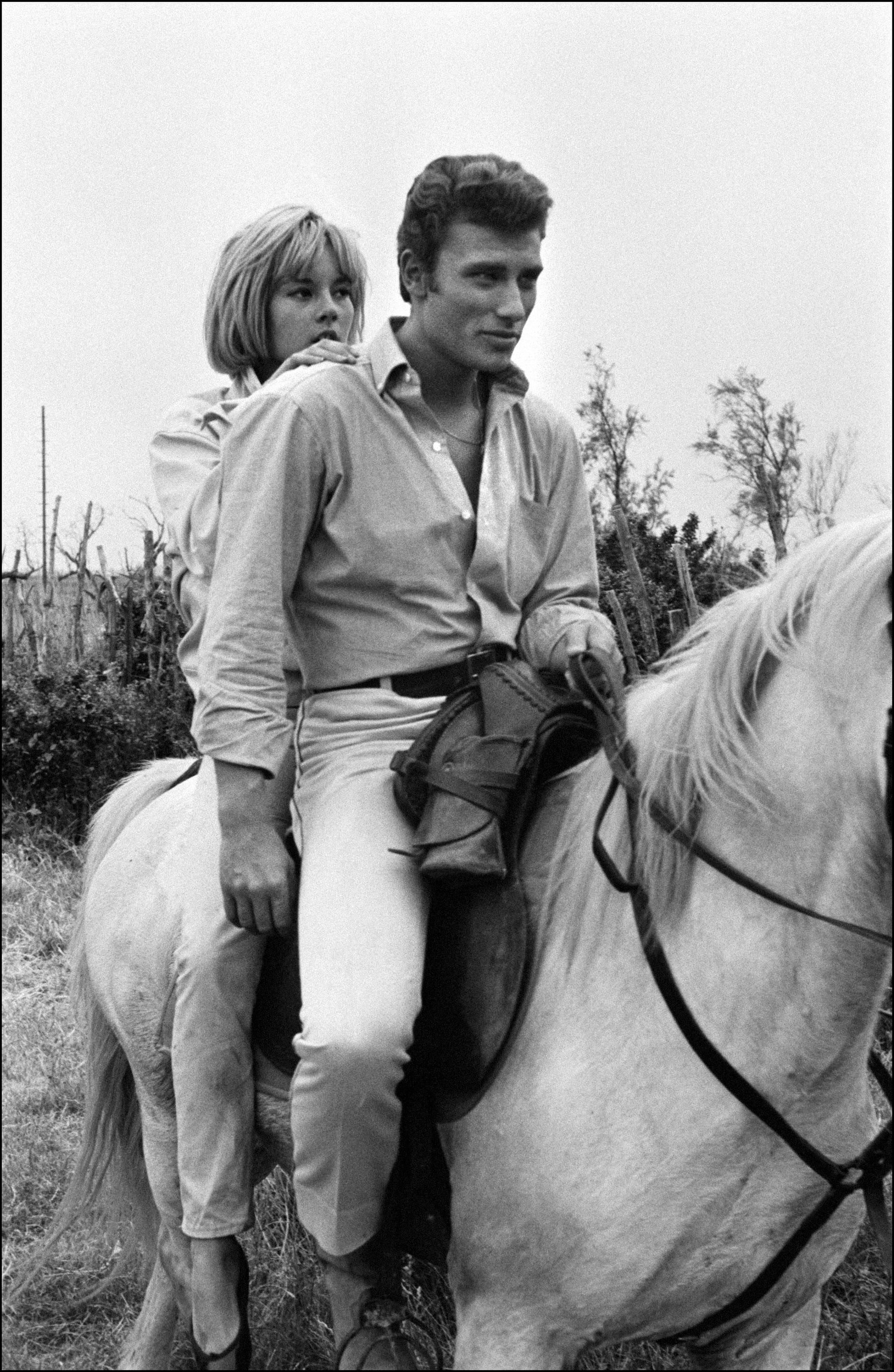 Rétrospective Stylistique Avec 51 Looks De Johnny Hallyday
