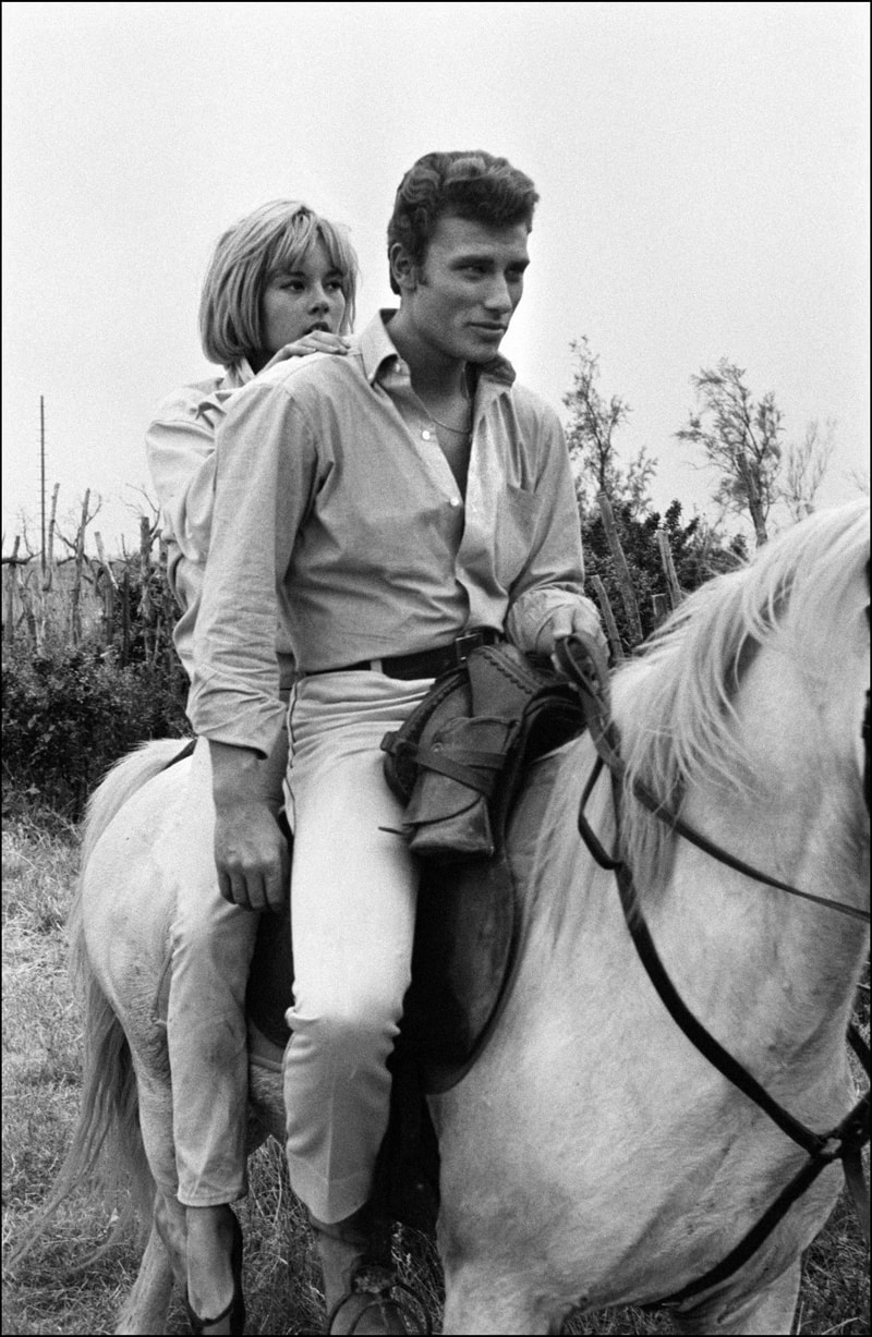 Rétrospective Stylistique Avec 51 Looks De Johnny Hallyday