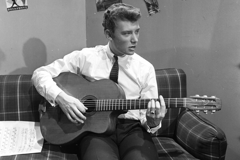 Rétrospective Stylistique Avec 51 Looks De Johnny Hallyday