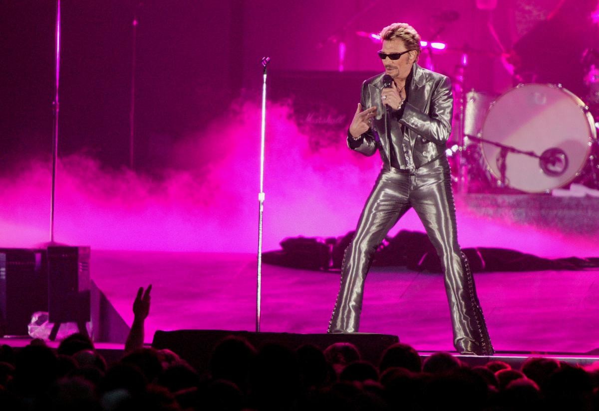 Rétrospective Stylistique Avec 51 Looks De Johnny Hallyday