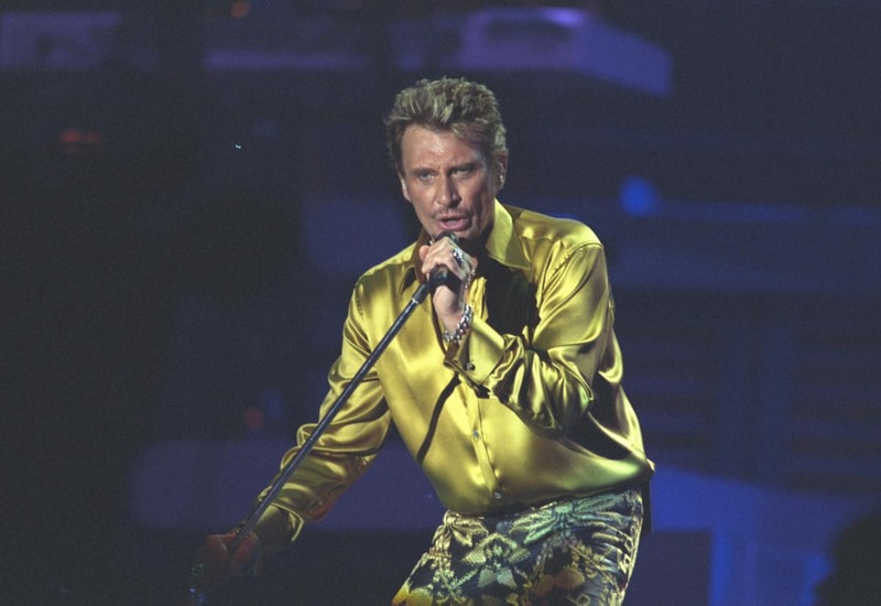 Rétrospective Stylistique Avec 51 Looks De Johnny Hallyday