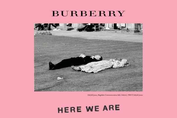 Burberry Exposition Affiche Here We Are