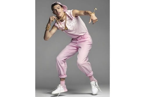 Versace Présente Un Premier Aperçu De Sa Campagne Printemps/Été 2018