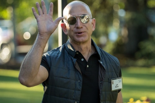 Jeff Bezos Devient L'Homme Le Plus Riche De L'Histoire