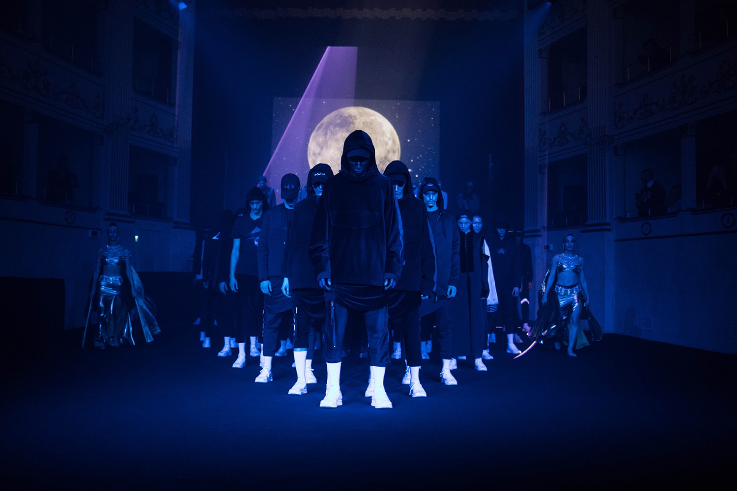 Les Benjamins Défilé Teatro Niccolini Florence Pitti Uomo Zeynep Özkanca
