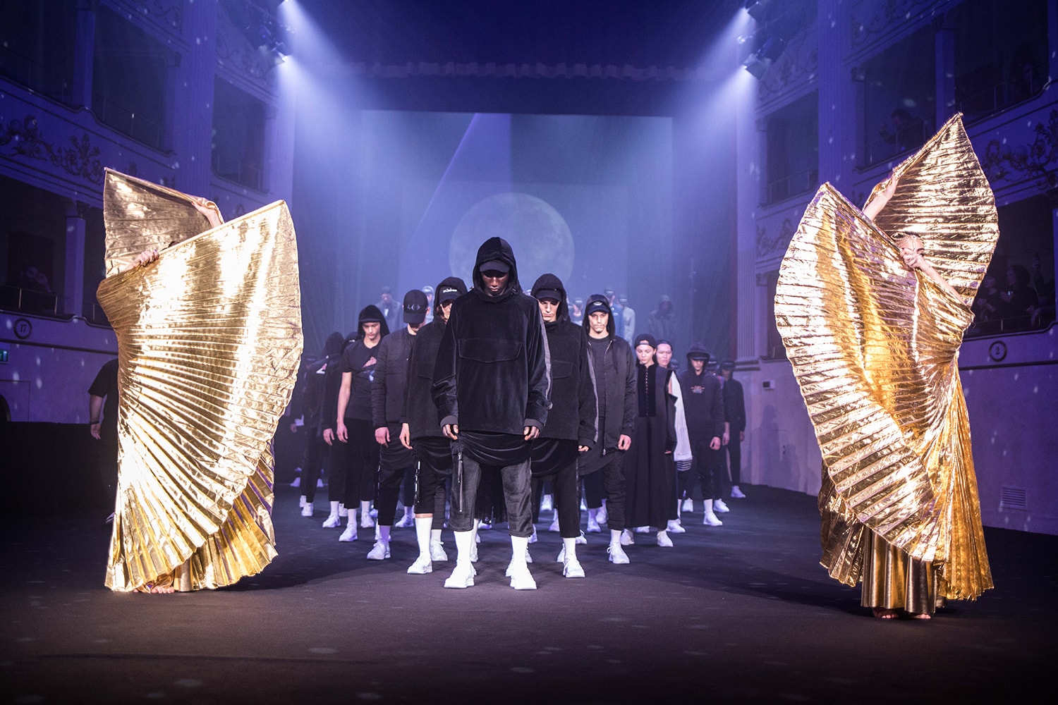 Les Benjamins Défilé Teatro Niccolini Florence Pitti Uomo Zeynep Özkanca