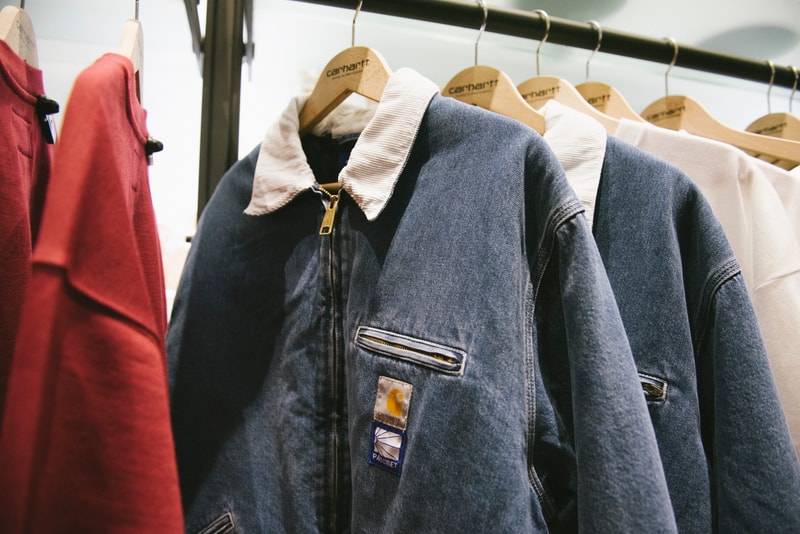Lotta Volkova Sweat Bleu PACCBET & Carhartt