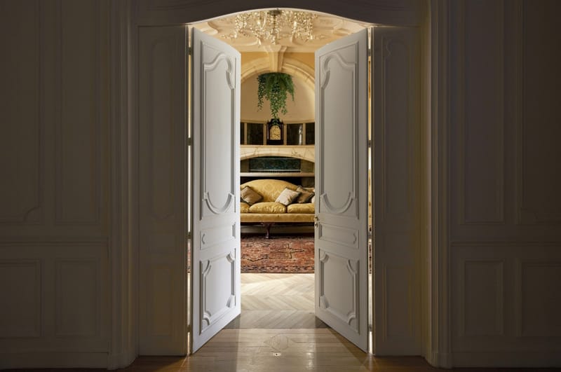Givenchy Ouvre Un Pop-Store Pour La Première Collection De Clare Waight Keller