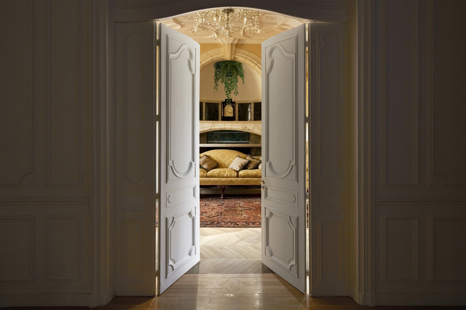 Givenchy Ouvre Un Pop-Store Pour La Première Collection De Clare Waight Keller