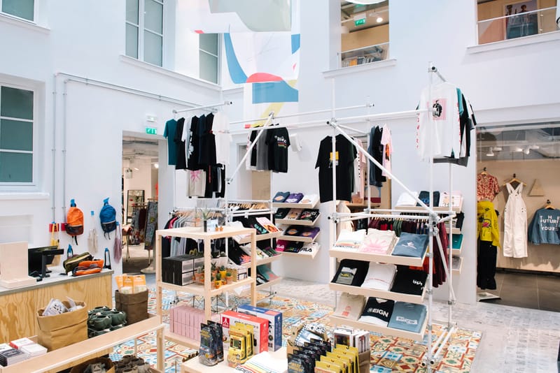 Dans Les Coulisses De L'Ouverture De La Première Boutique Urban Outfitters En France