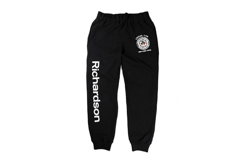 Sweat à capuche noir jogging noir mannequin