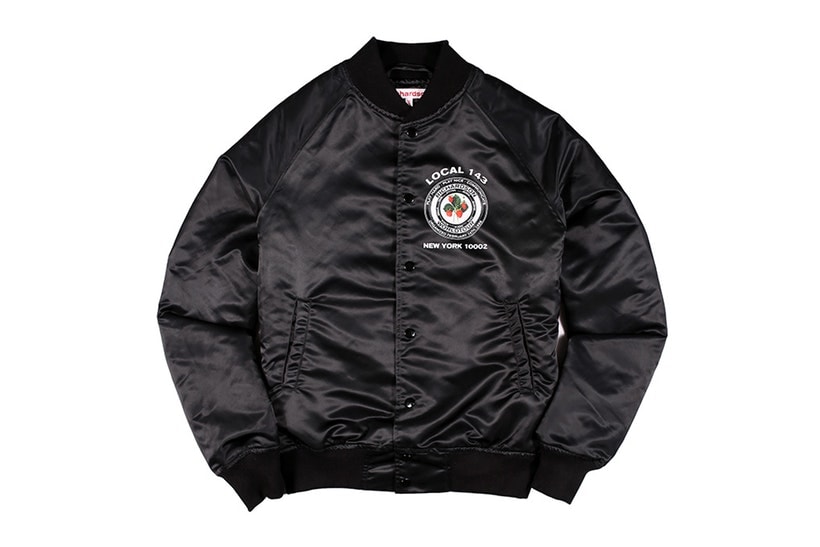 Sweat à capuche noir jogging noir mannequin