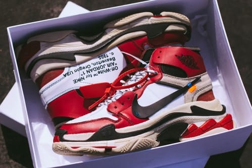 Une Air Jordan 1 x Virgil Abloh Vient D'Apparaître Avec Une Semelle Balenciaga Triple S