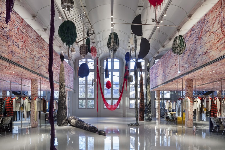 Un Aperçu Du Nouveau QG "205W39NYC" De Calvin Klein À Paris