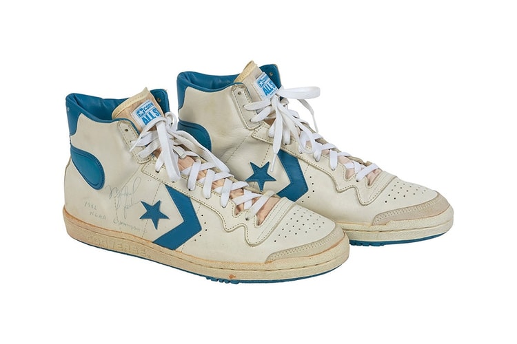 Une Paire De Converse Fastbreaks Portée Par Michael Jordan A Été Mise Aux Enchères