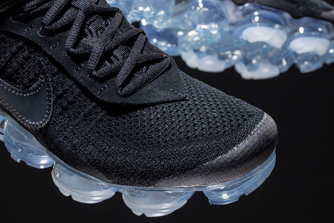 Virgil Abloh Nike Air VaporMax Black Gros Plan