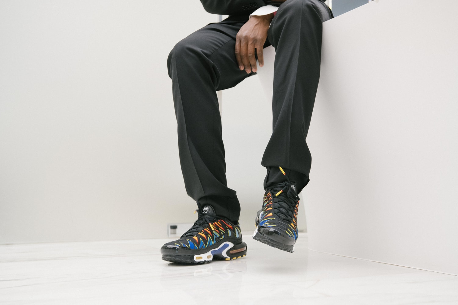 Portraits De Dan Sablon, Chaussé De La Nike Tn Édition Paris