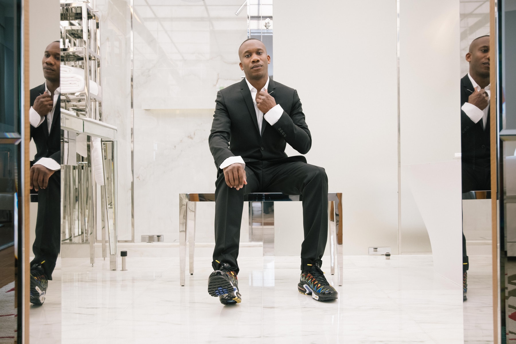 Portraits De Dan Sablon, Chaussé De La Nike Tn Édition Paris