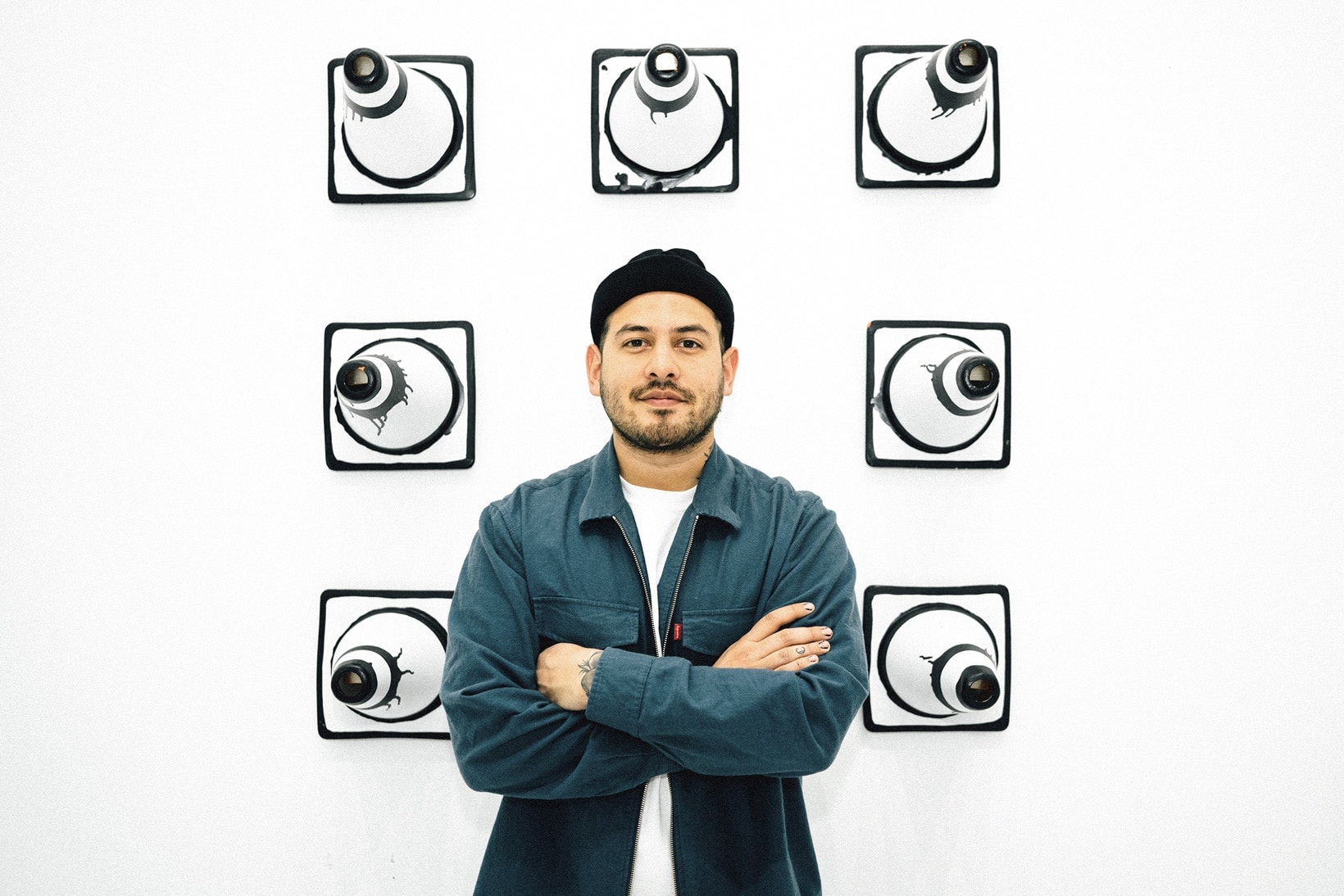 L'Artiste Joshua Vides À La Galerie The Seventh Letter Gallery
