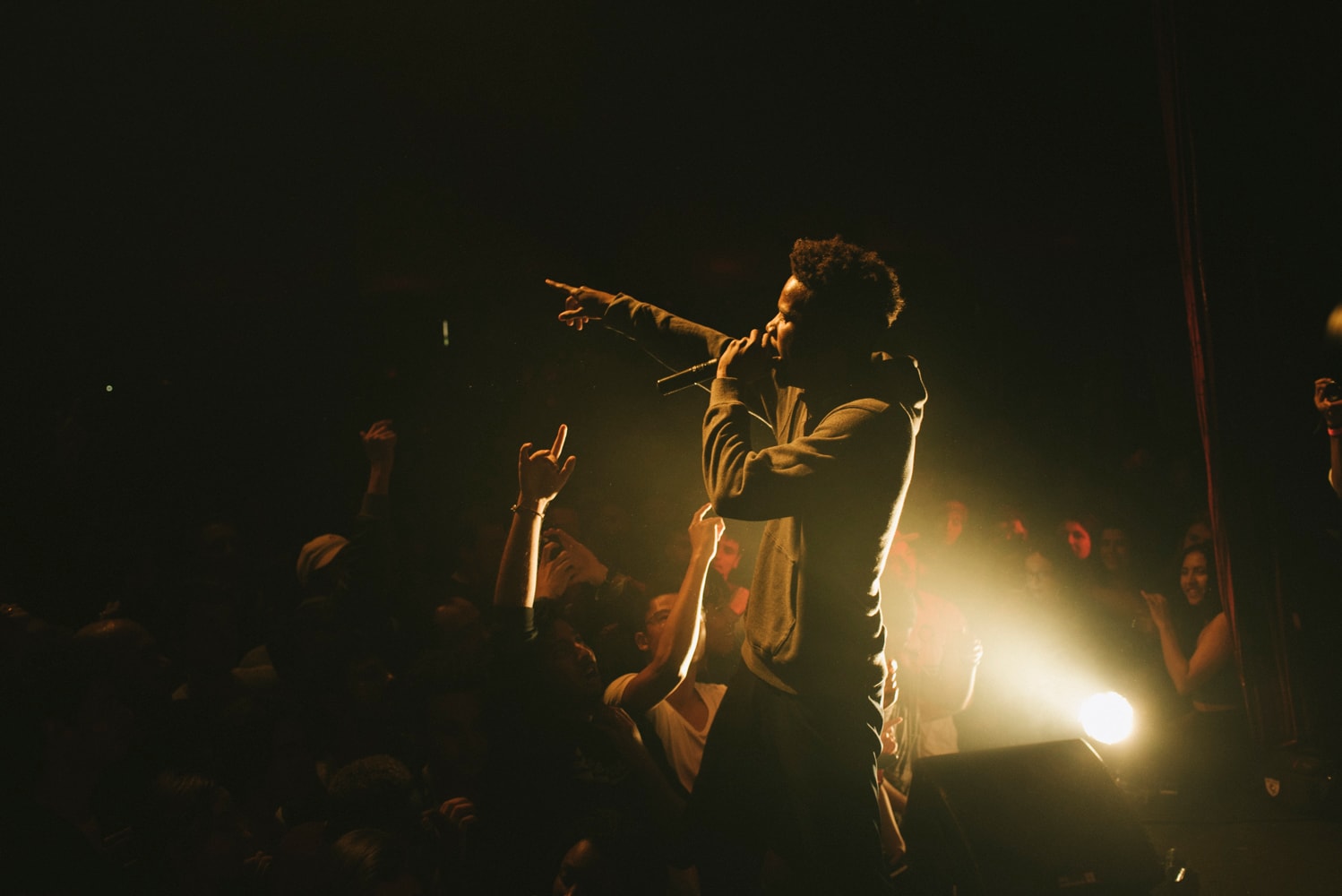 Portrait De Krisy Lors De Son Concert Au Cabaret Sauvage