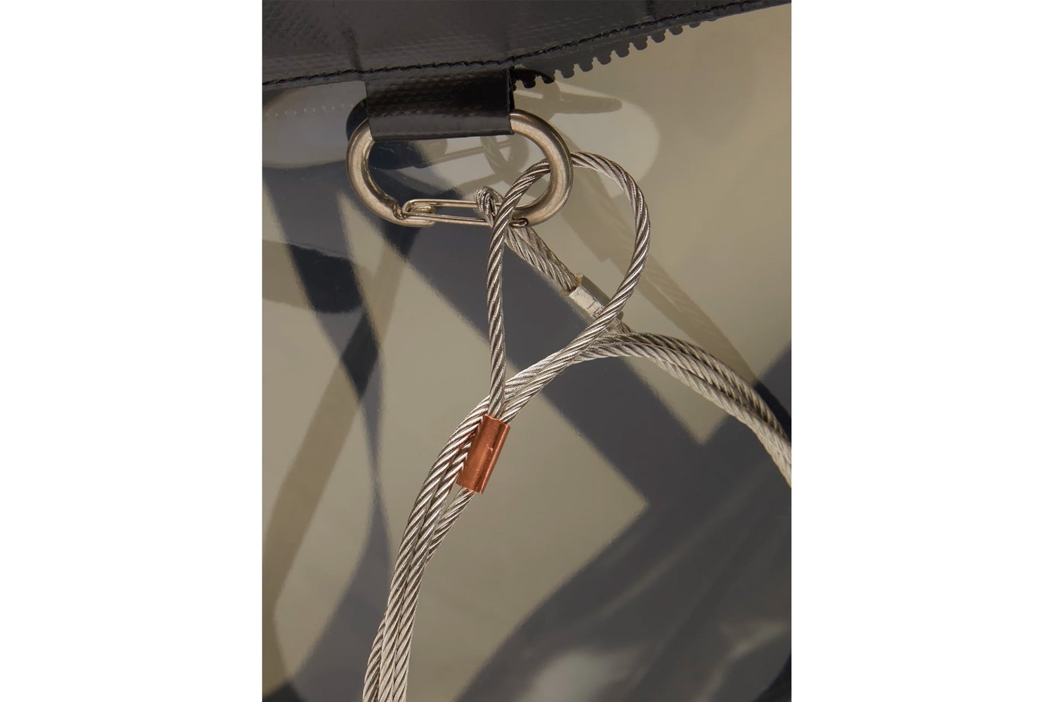 Off-White™ Sort Un Nouveau Cabas En PVC Pour 925€