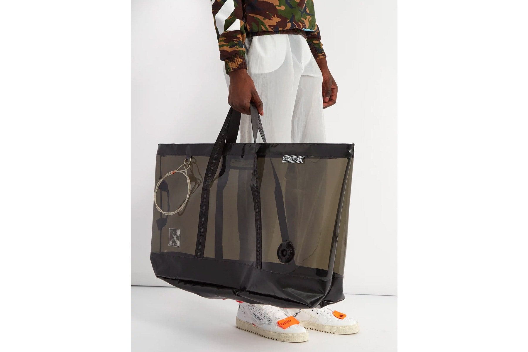 Off-White™ Sort Un Nouveau Cabas En PVC Pour 925€