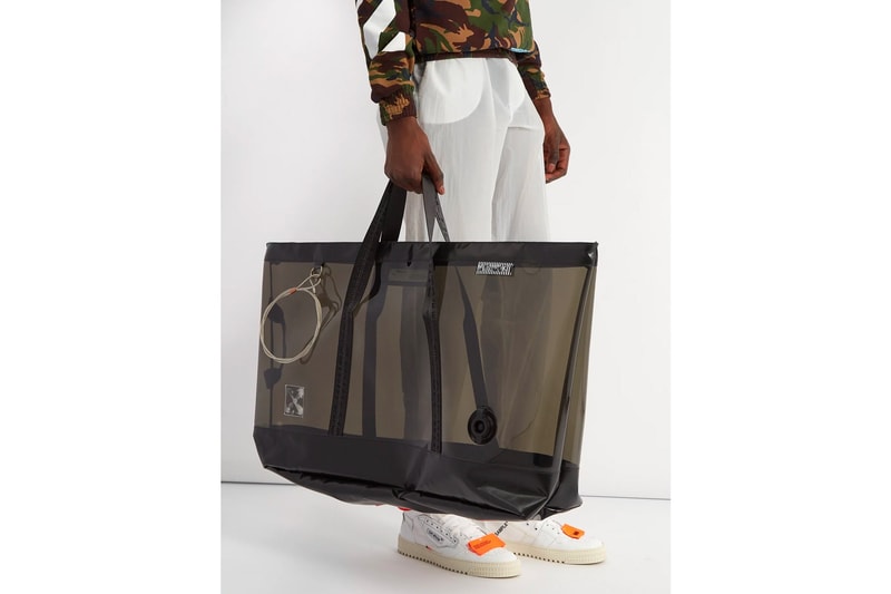 Off-White™ Sort Un Nouveau Cabas En PVC Pour 925€