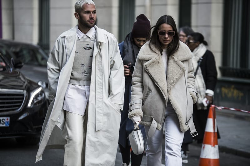 Les Street Styles De La Fashion Week De Paris Automne/Hiver 2018 Opposaient Le Monochrome Aux Couleurs