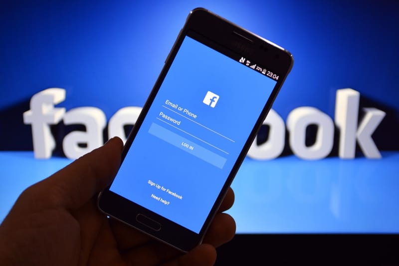 Warner Music Signe Un Accord De Licence Avec Facebook