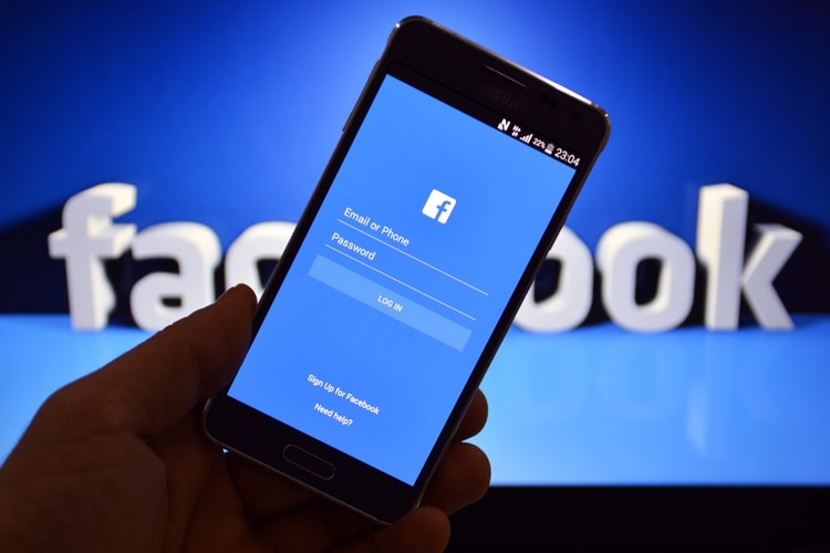 Warner Music Signe Un Accord De Licence Avec Facebook
