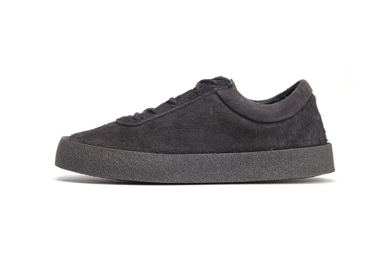 La YEEZY Season 6 Crepe Sneaker Est Disponible En Ligne