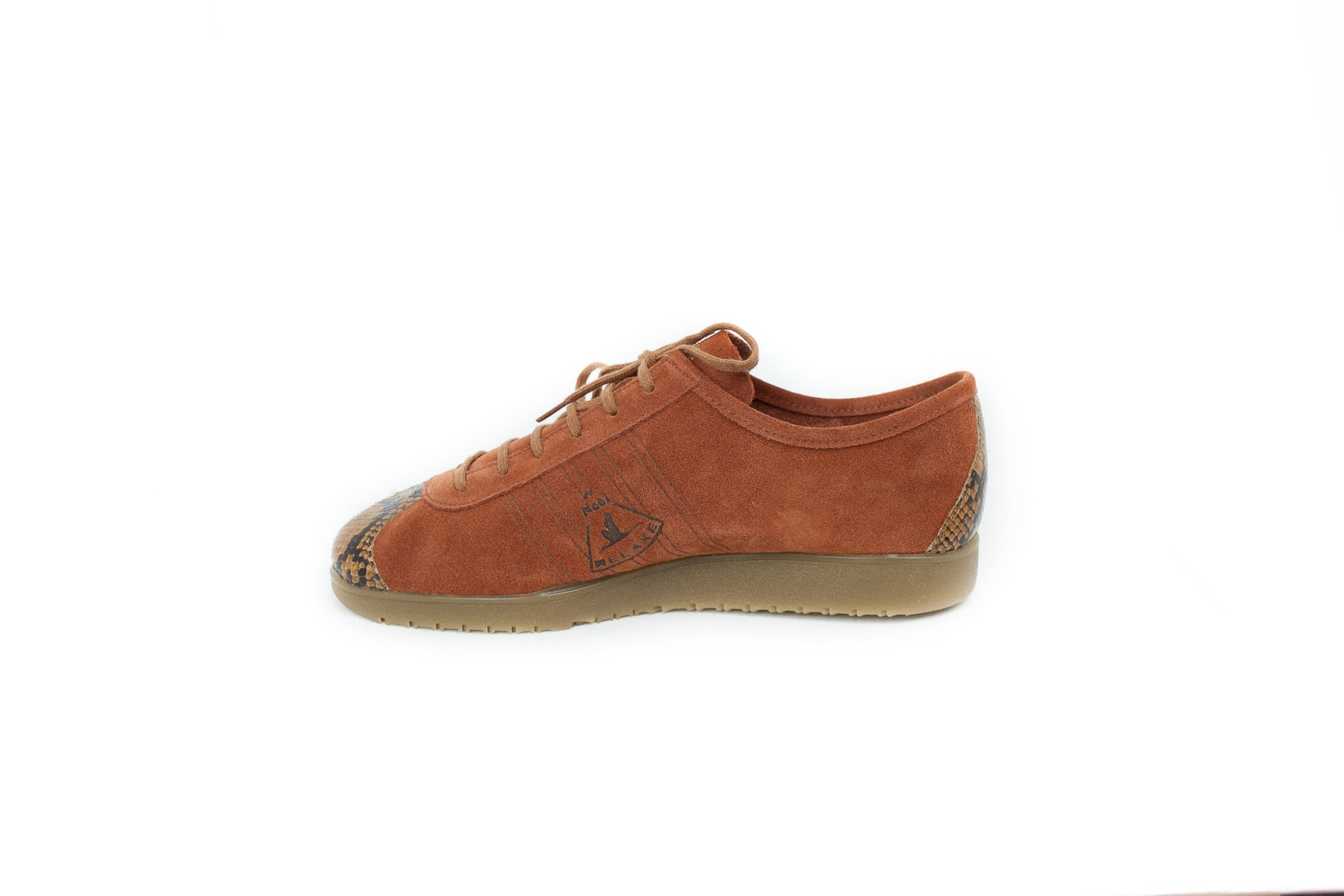 Isakin, Noël, sneaker