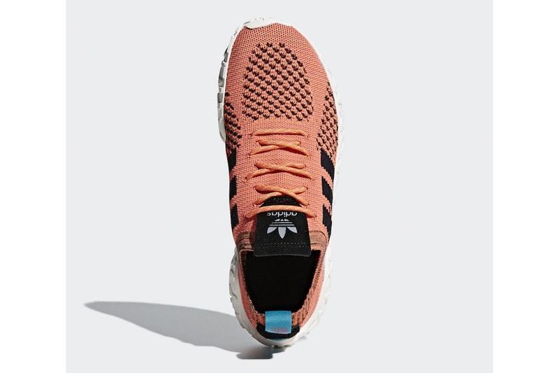 Photos F/22 Primeknit Runner