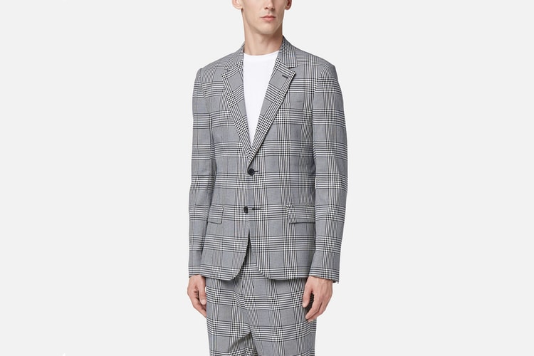 AMI Ajoute De Nouveaux Costumes À Sa Collection Printemps/Été