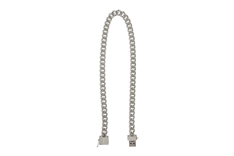 Vetements Collier USB