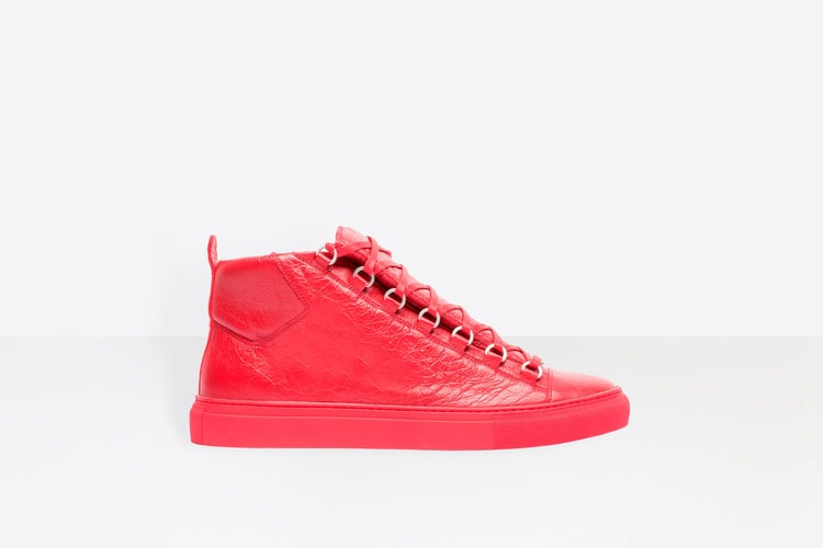 Balenciaga Fait Revivre Sa Silhouette Iconique "Arena"