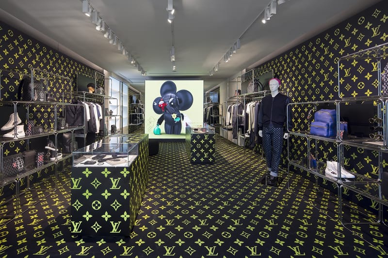 Louis Vuitton Retourne Son Logo Et Installe Un Pop-Up Store A Soho