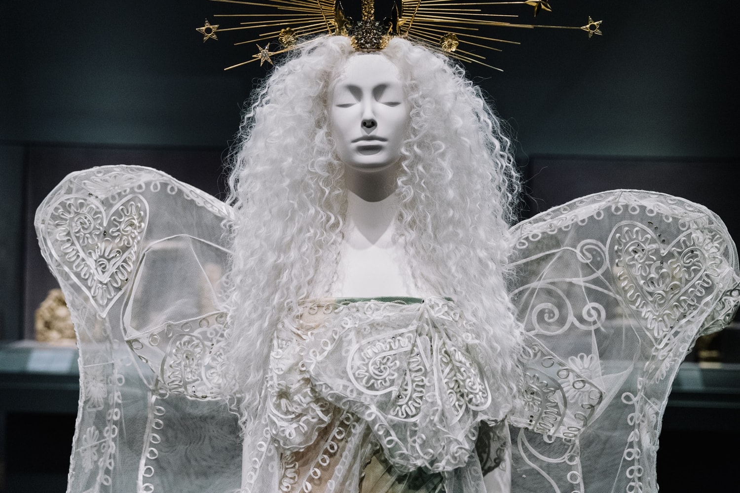 Exposition Les Corps Célestes : La Mode Et L'Imaginaire Catholique