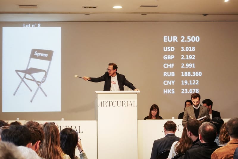 Applaudissements, Rires Et Frustrations... Immersion Dans La Vente Aux Enchères Supreme