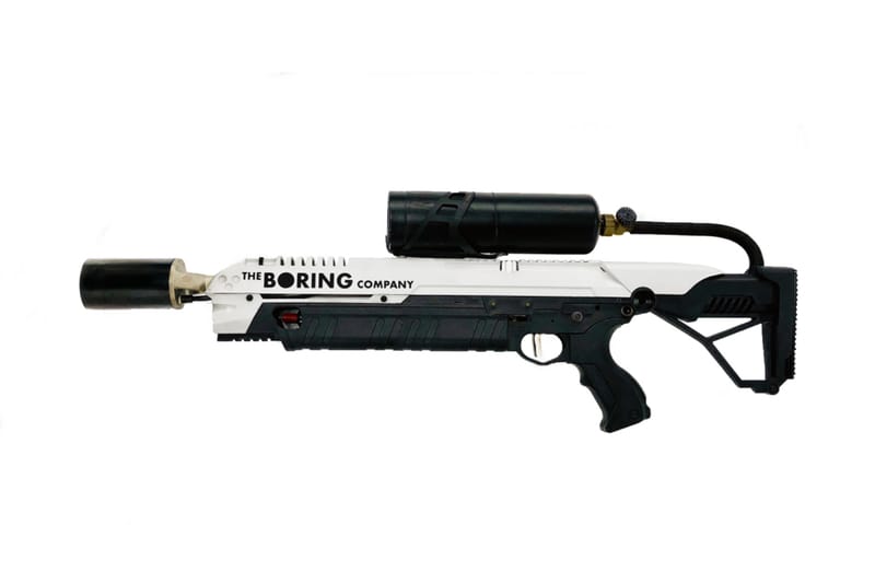 Les 1000 Premiers Lance-Flammes D'Elon Musk Sont Arrivés