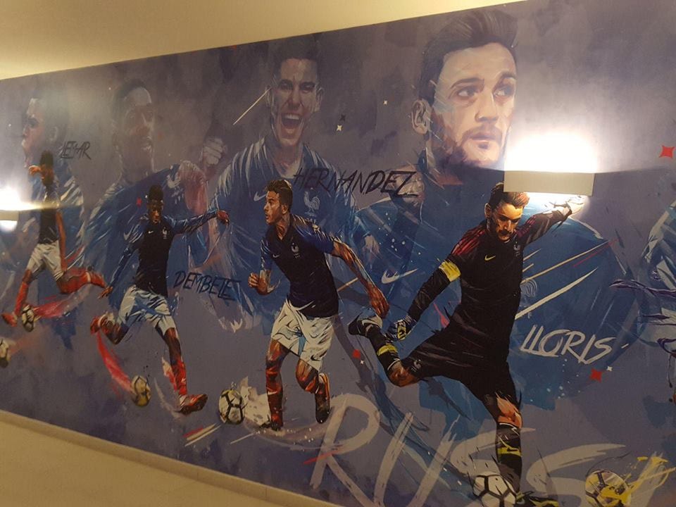 Voici L'Artiste Derrière Les Portraits Peints Des Bleus En Russie