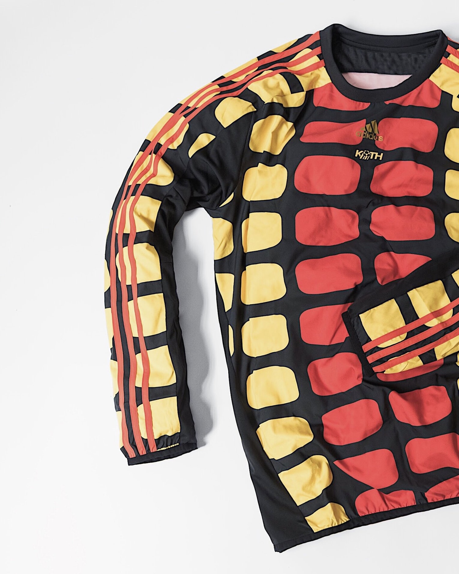 Photo Collaboration Football KITH x adidas