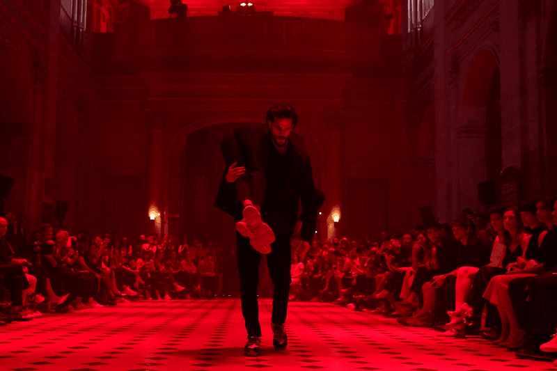 Pour Le Show Louboutin de Paris Ces 3 Chorégraphes Ont Fait Rentrer La Rue Dans Une Eglise
