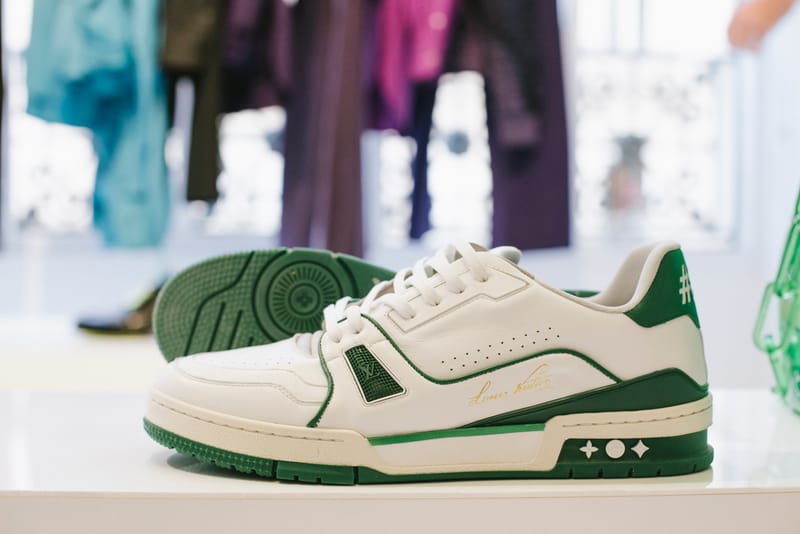 Gros Plan Sur Les Sneakers Et La Bagagerie Imaginées Par Virgil Abloh Pour Louis Vuitton