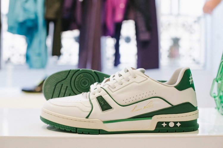Gros Plan Sur Les Sneakers Et La Bagagerie Imaginées Par Virgil Abloh Pour Louis Vuitton