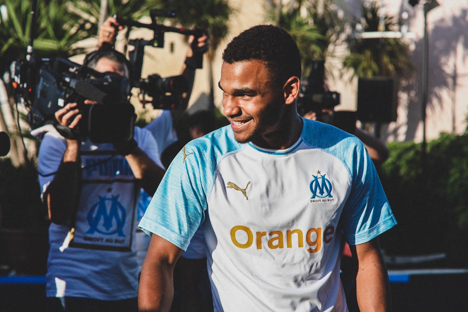 L'OM Présente Ses Nouveaux Maillots Et S’Offre Maradona Dans Une Vidéo Façon Mad Max