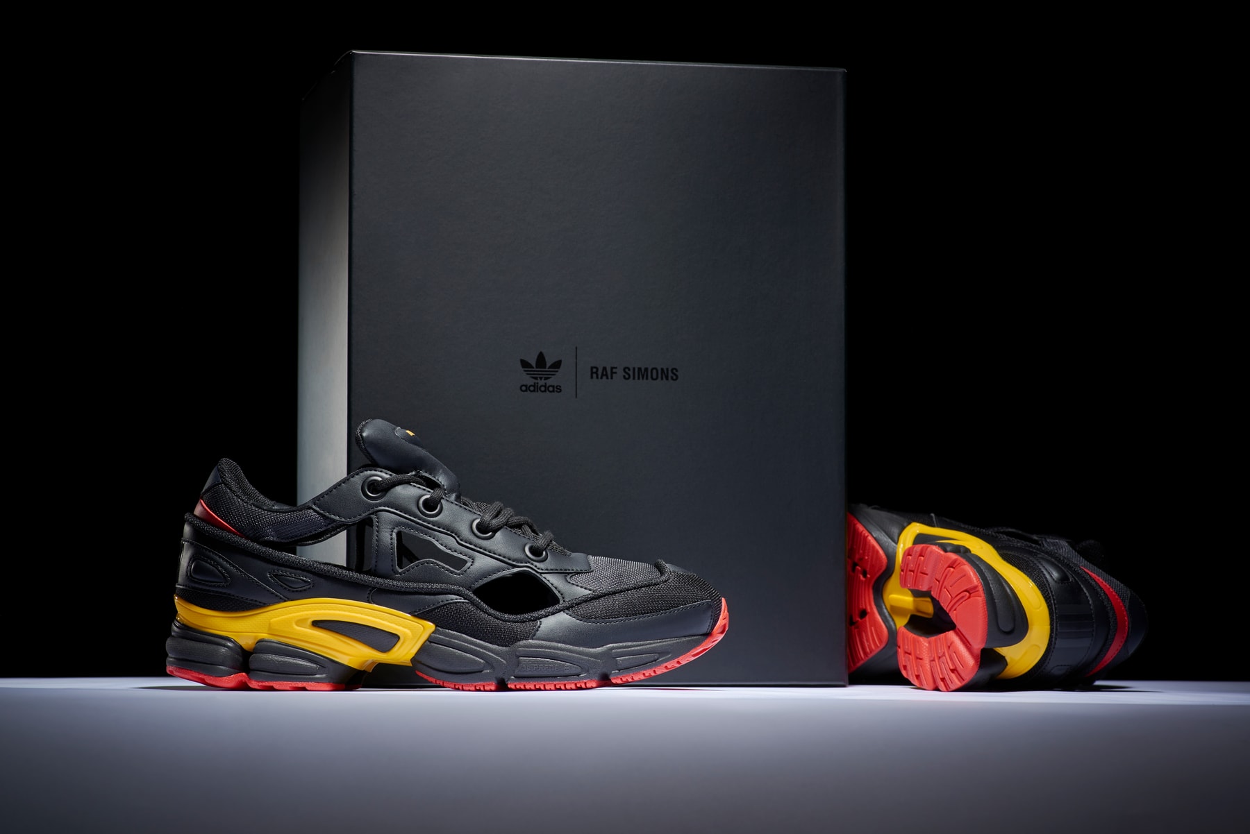 Photo Ozweego Belgique adidas x Raf Simons